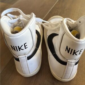Nike White adult women and Black High-Tops